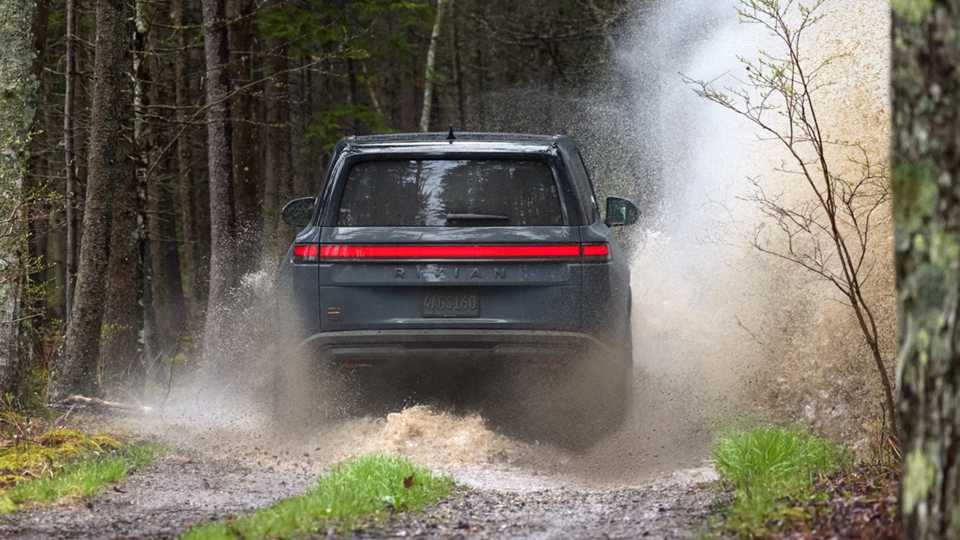 2025 Rivian R1S SUV Pricing, Photos & Specs