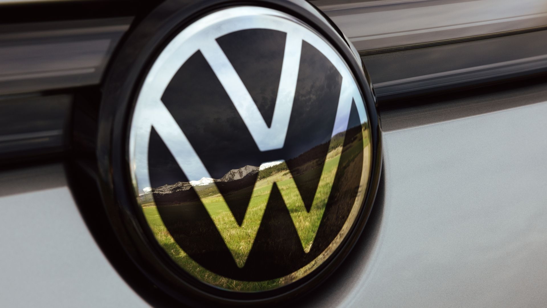 2025 Volkswagen Tiguan SE Exterior Details 1