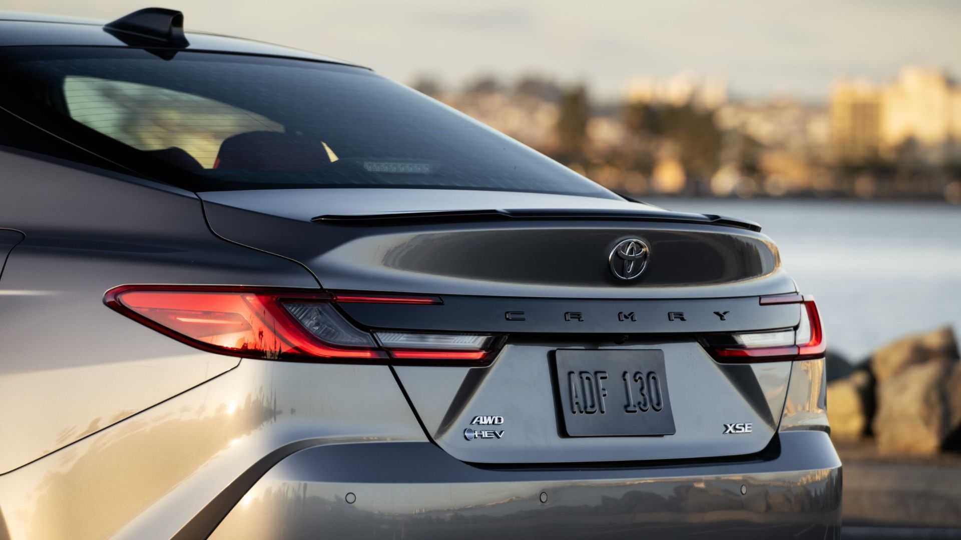 2026_Camry_XSE_AWD_HeavyMetalBlackRoof_042-scaled