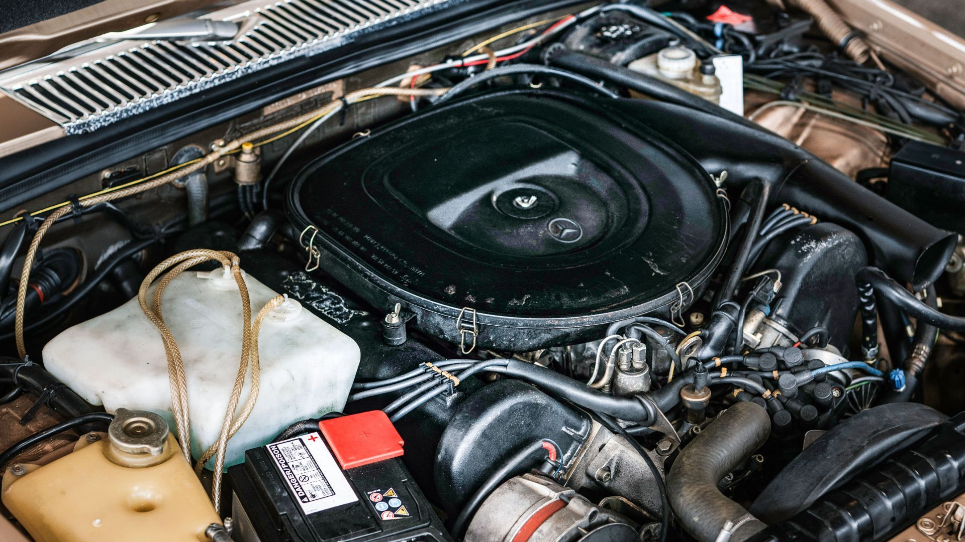 This 50-Year-Old Icon Is Still A Class-Leading Luxury Car Today