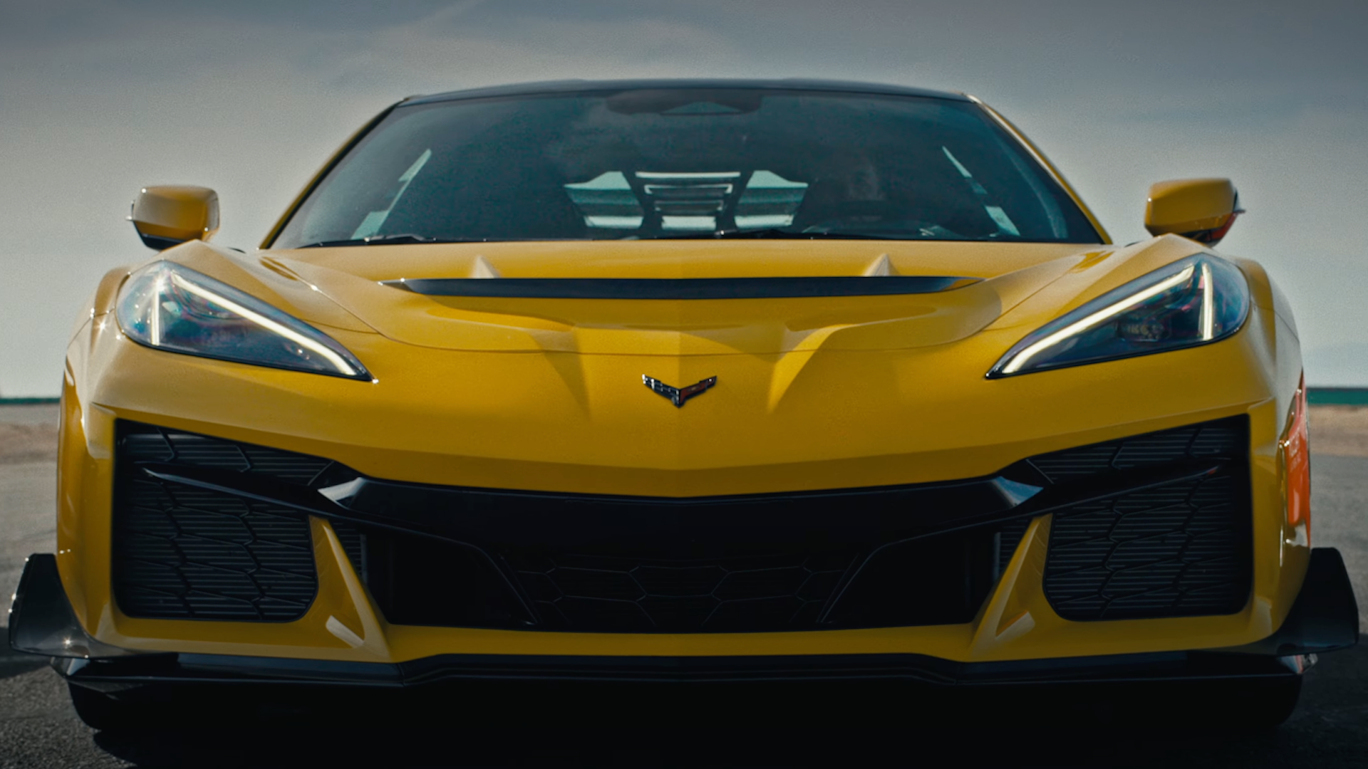Chevy Corvette ZR1 Cleanly Smokes Ferrari And Lamborghini In A Race