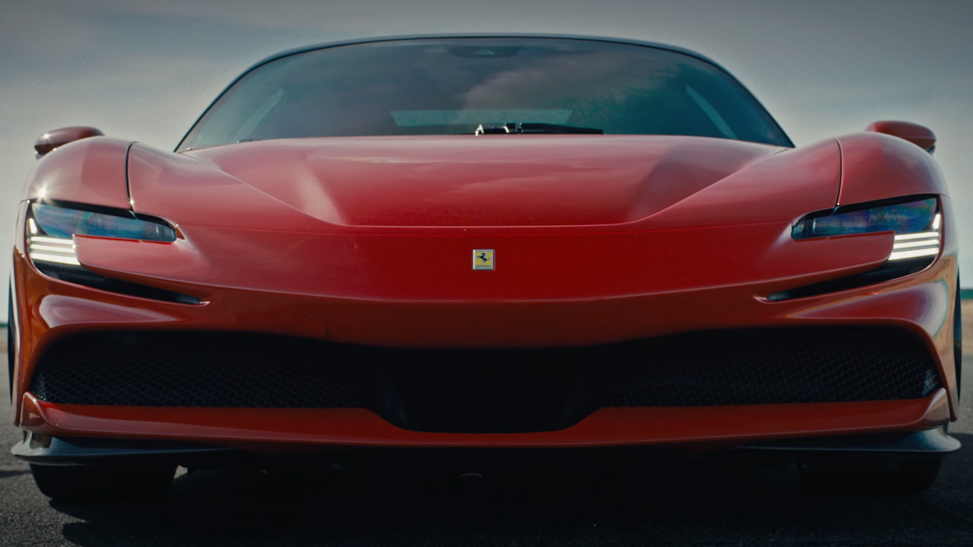 Chevy Corvette ZR1 Cleanly Smokes Ferrari And Lamborghini In A Race