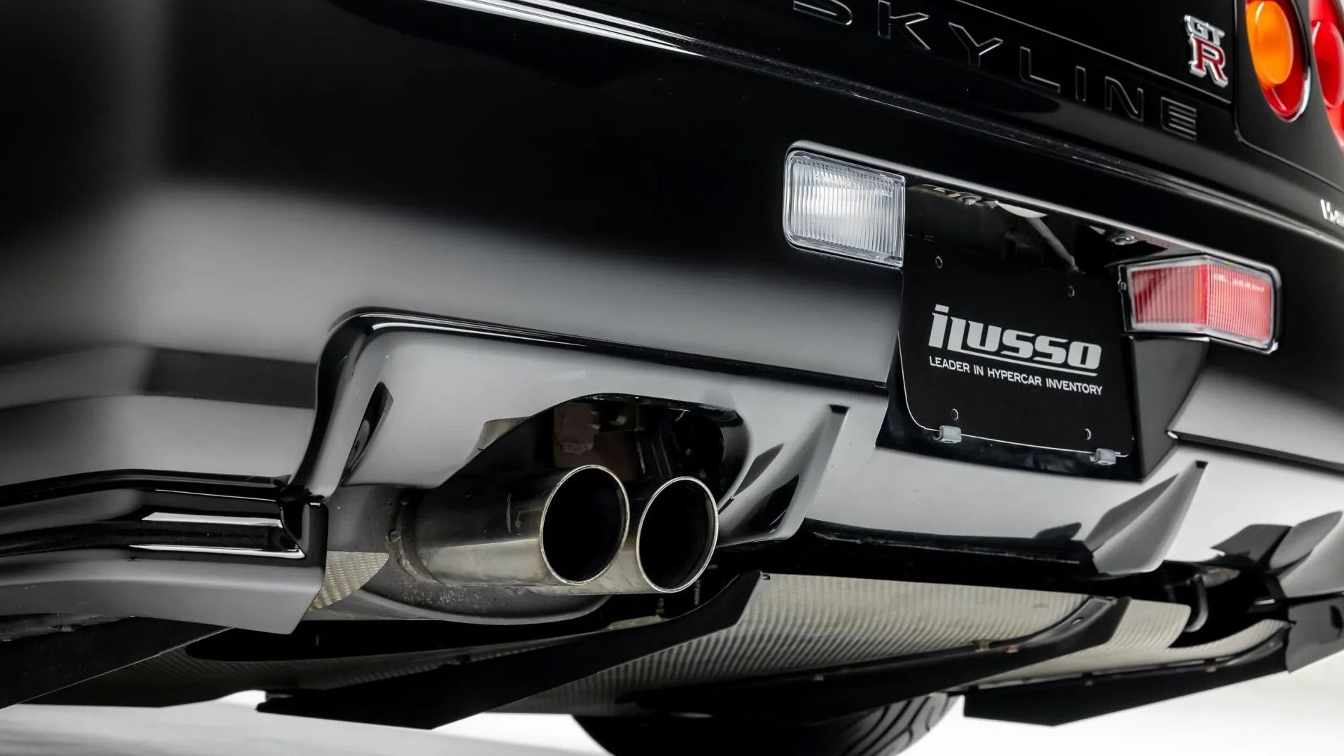 Nissan Skyline R34 GT-R exhaust