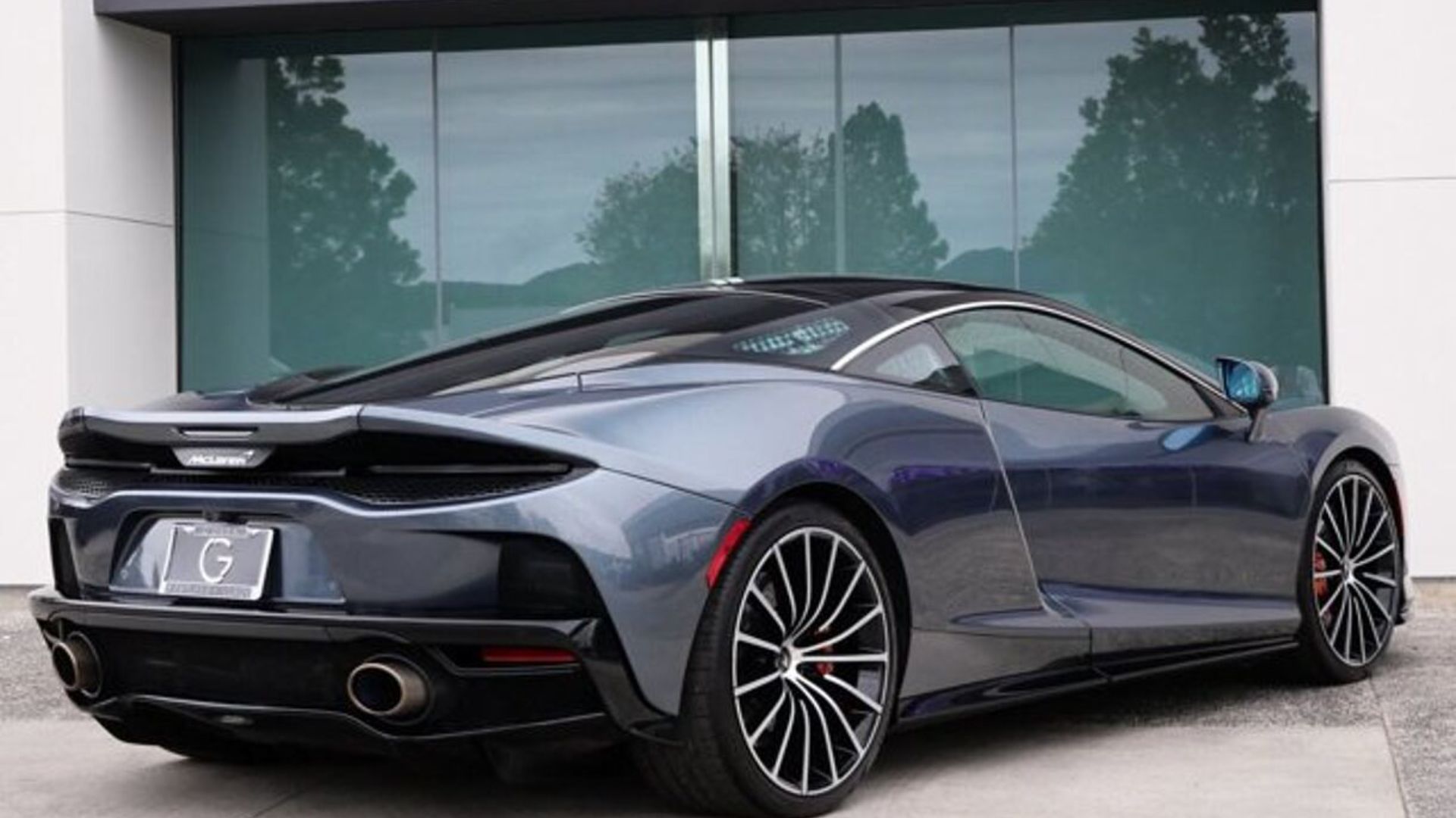 2020 McLaren GT rear quarter