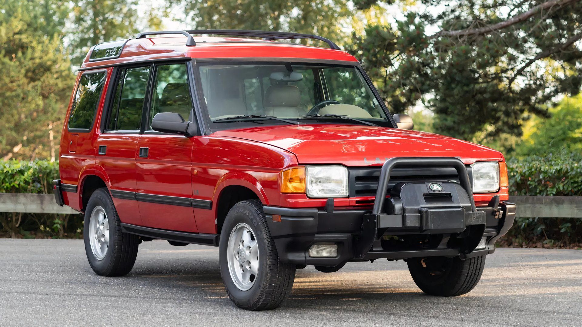 Land Rover Discovery Generations: Key Updates Across All Model Years
