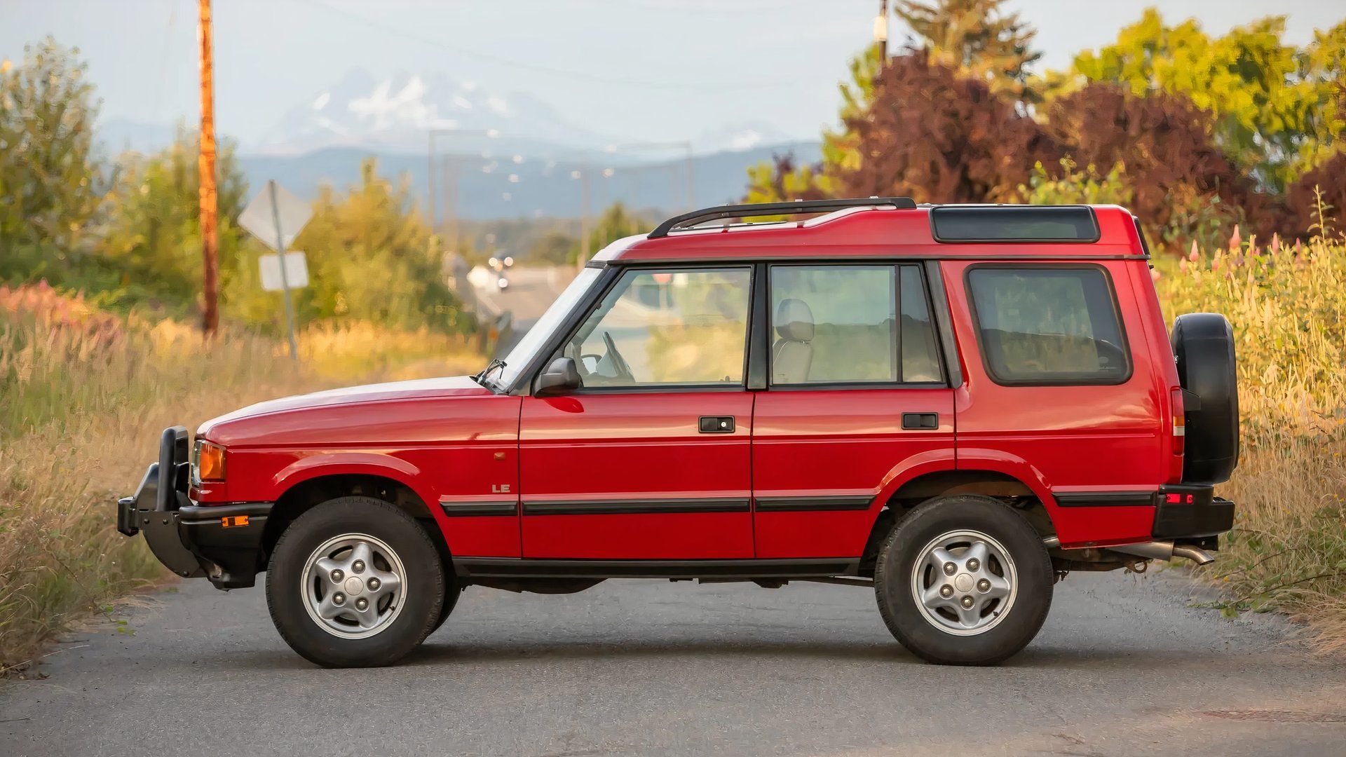 Land Rover Discovery Generations: Key Updates Across All Model Years