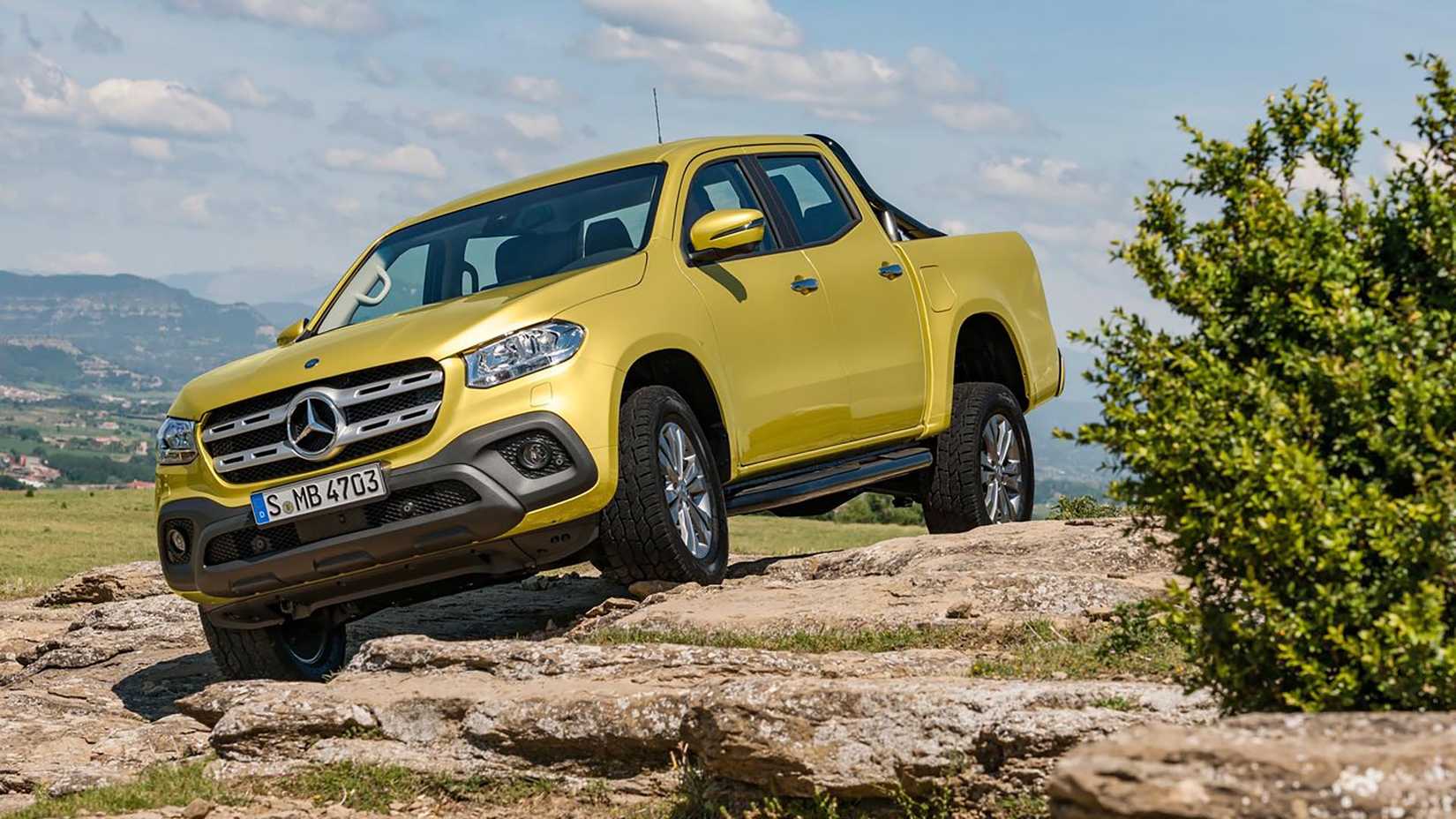 2018 Mercedes-Benz X-Class front, three-quarter