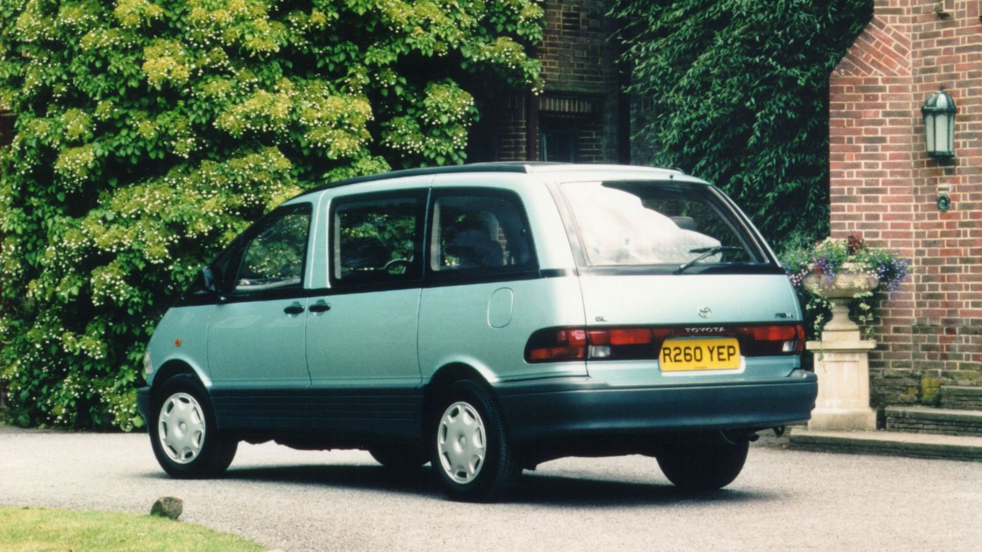10 Mid-Engined Cars With Rear Seats
