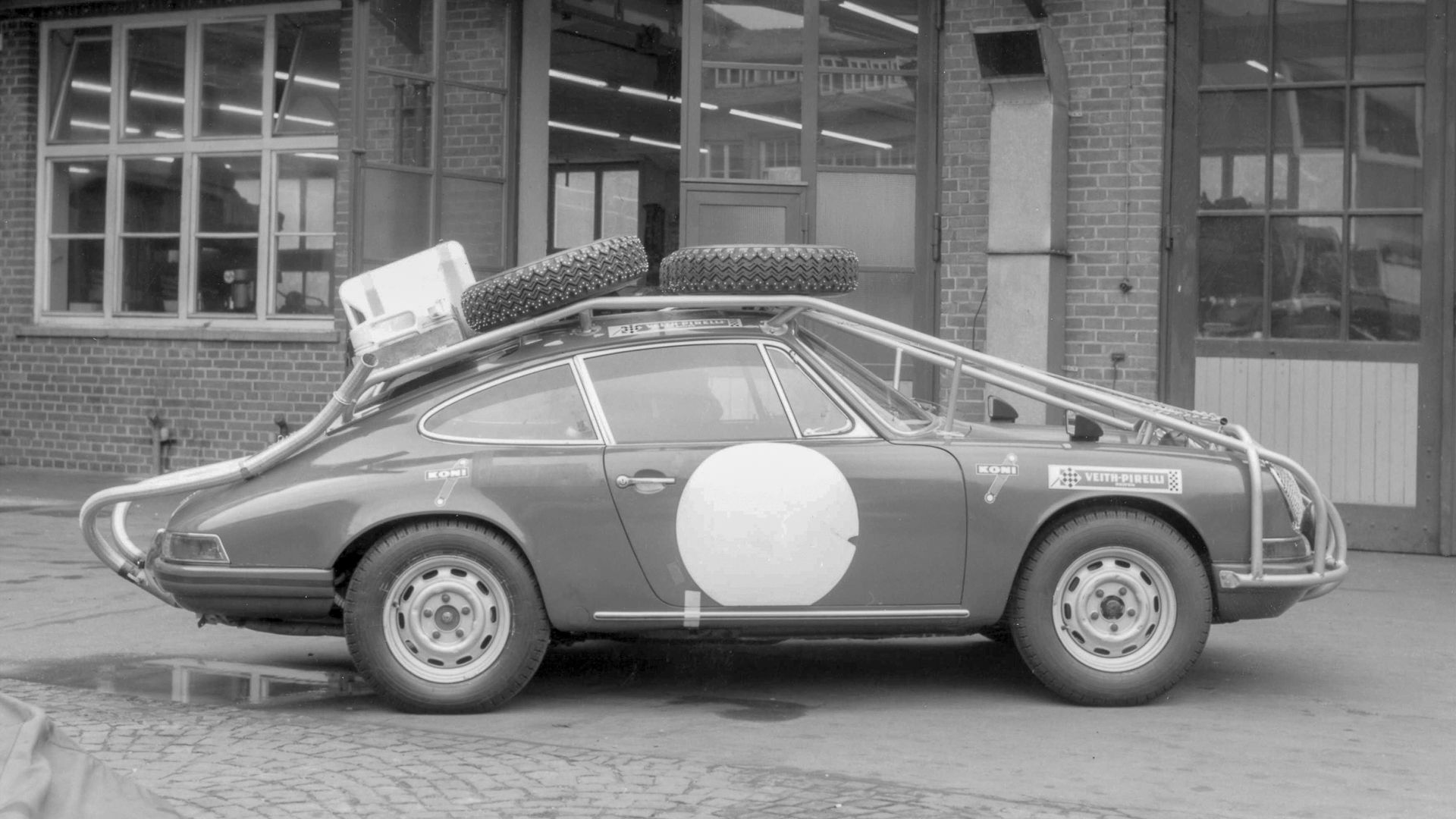 Porsche 911 London-Sydney オフロード仕様 The Porsche 911 S Outfitted With A 'Roo' Cage That Completed The