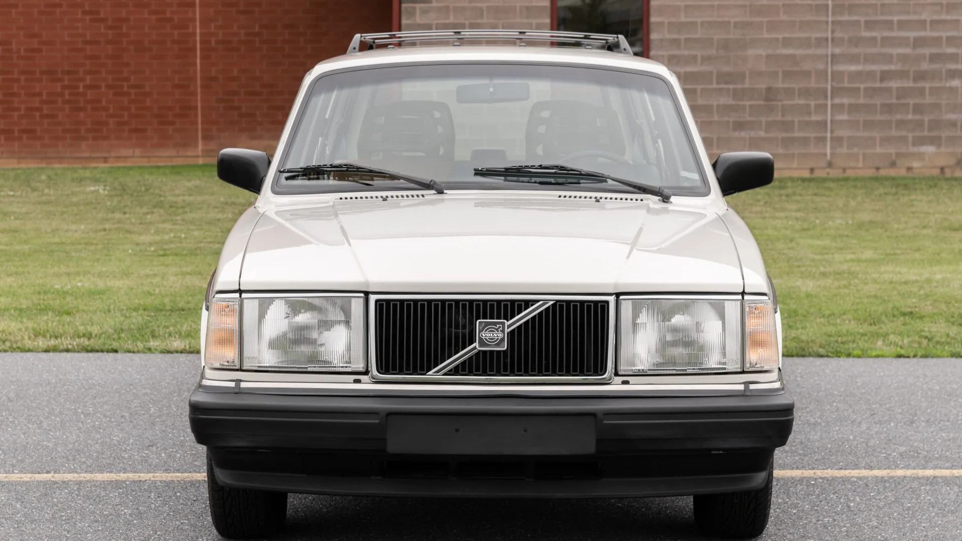 The Volvo 240 Wagon Is Impossible To Kill