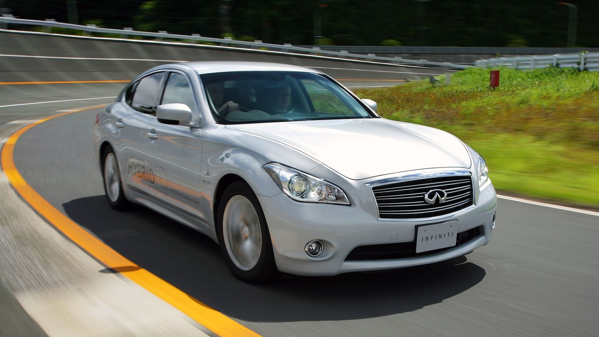 The Infiniti M35h Is Now A Hybrid Luxury Sedan Bargain