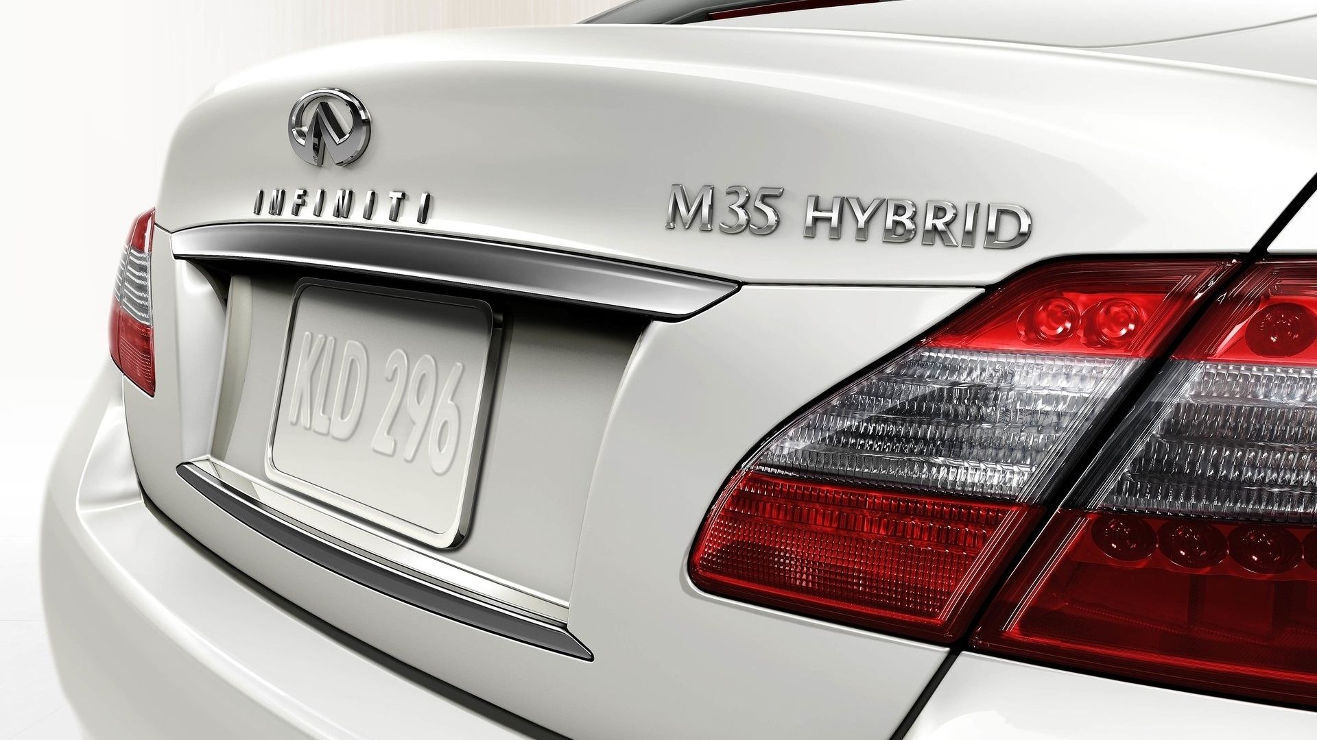 The Infiniti M35h Is Now A Hybrid Luxury Sedan Bargain