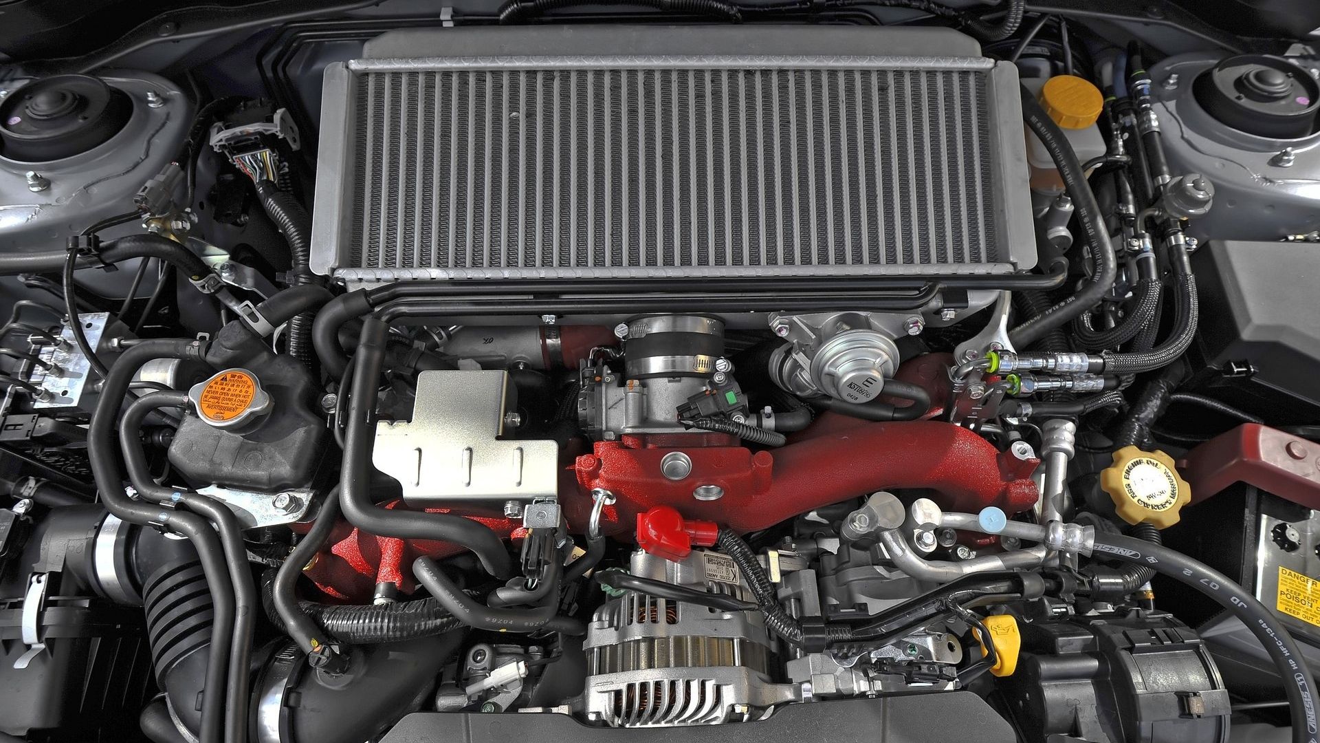 Zanim trafiły tam masywne intercoolery, Subaru i Mitsubishi stosowały najprostszy sposób na radzenie sobie z nagrzewaniem