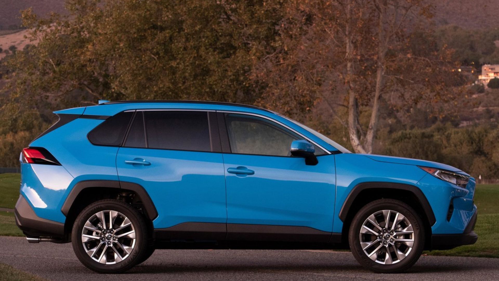 2025 Toyota RAV4 Hybrid Exterior Photos
