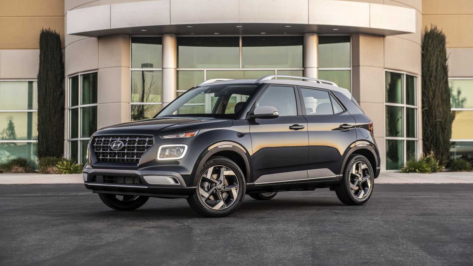 2020 - 2025 Hyundai Venue 1st Gen (QX) Front Angle View (4)