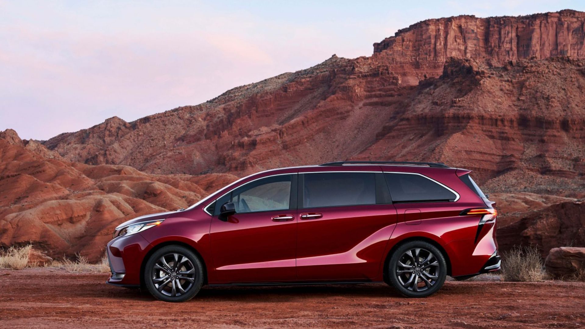 2025 Toyota Sienna Pricing, Photos & Specs