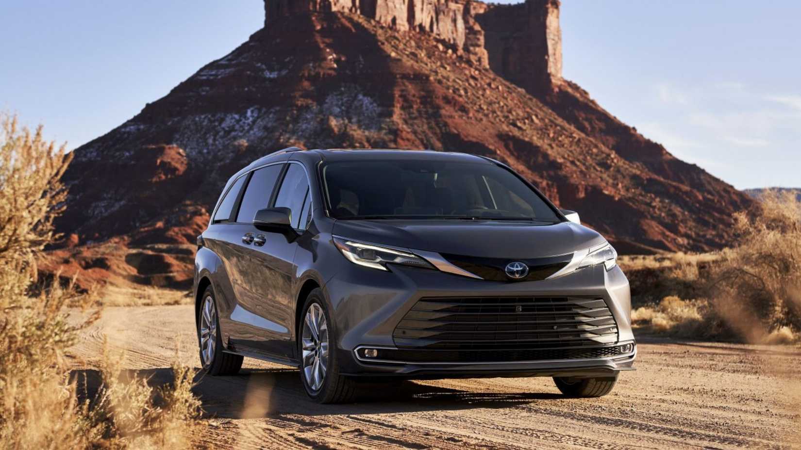 Need An Efficient Minivan? This Hybrid Toyota Can Be Had With A ...