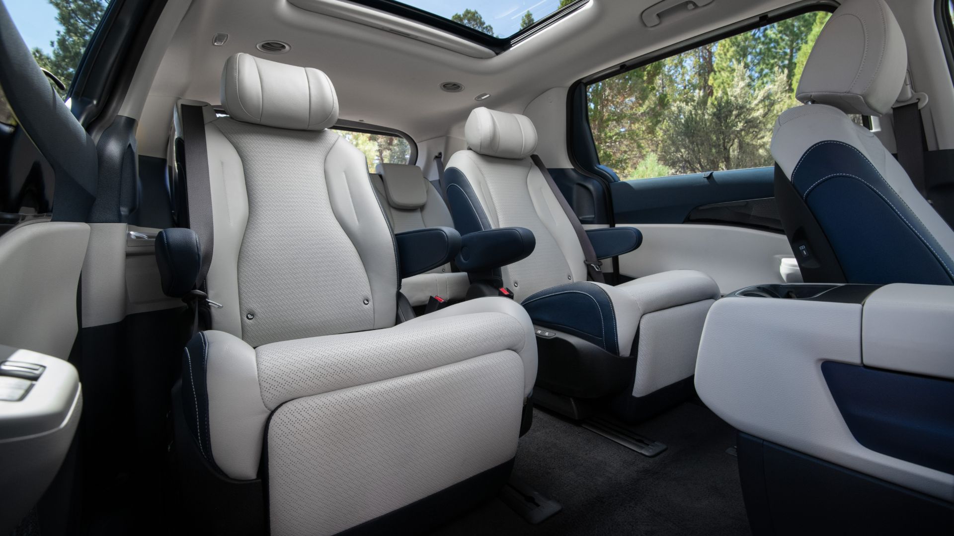 2025 Kia Carnival Hybrid 