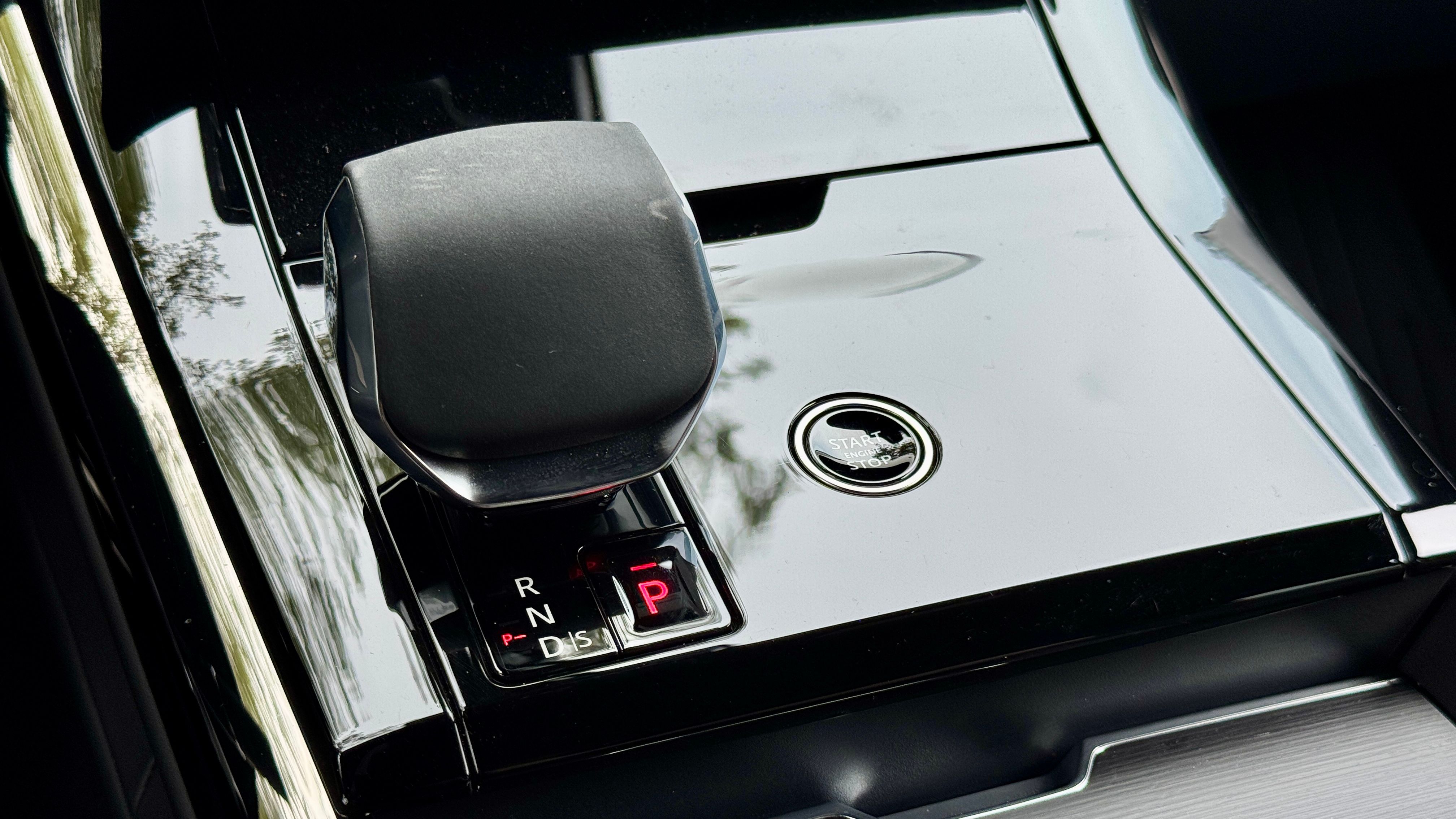 2025 Land Rover Range Rover Sport shifter
