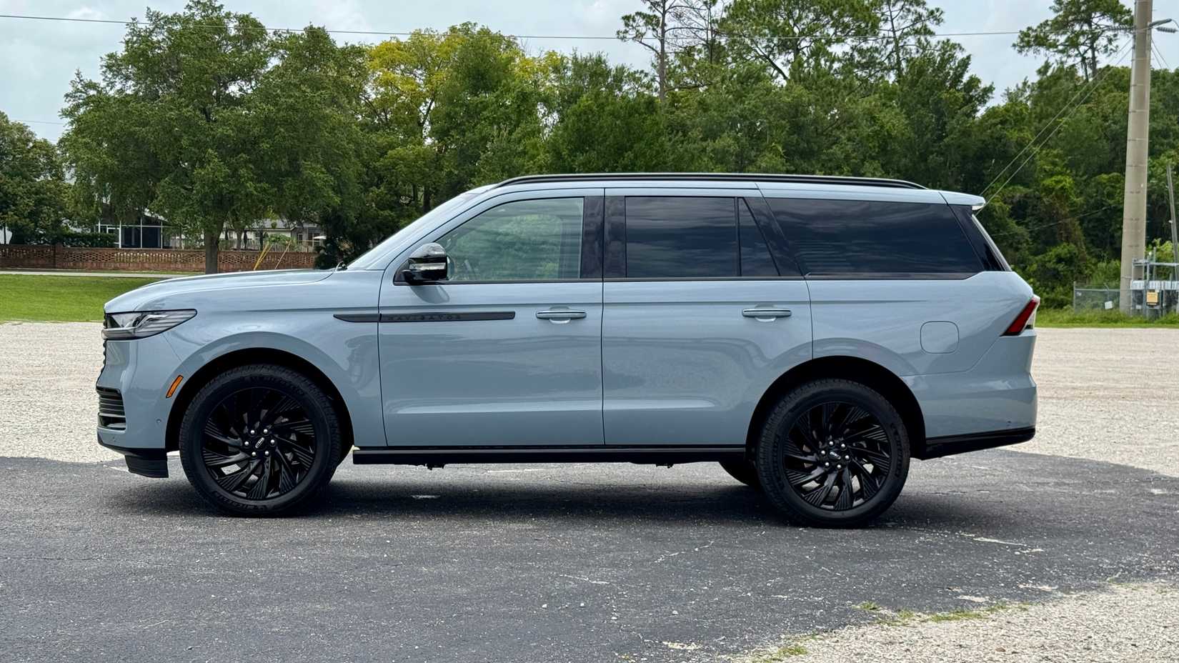 The Lincoln Navigator Outlasts Every German Luxury SUV Because It's ...