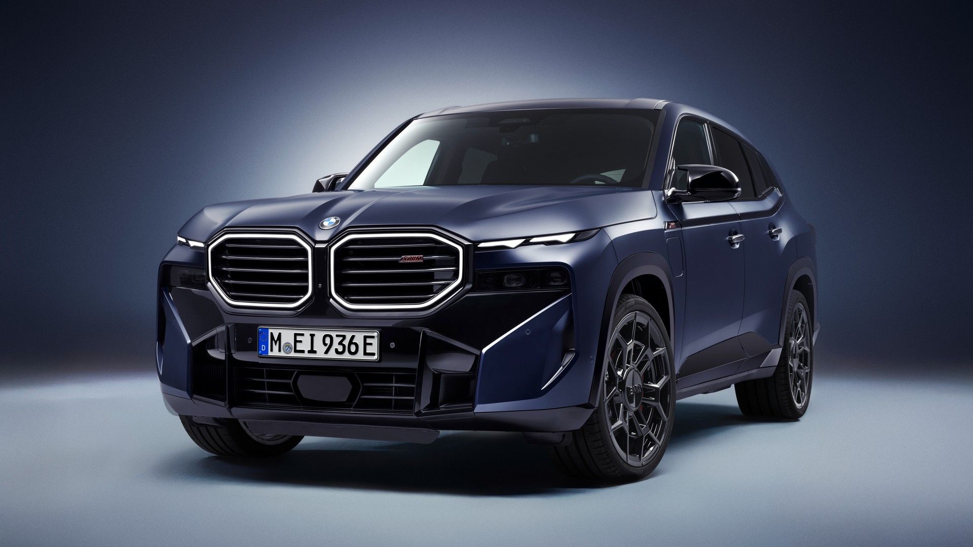 2026 BMW XM Label Revs Up: 577 HP Hybrid Powerhouse Drops Base Model, Boosts Luxury!