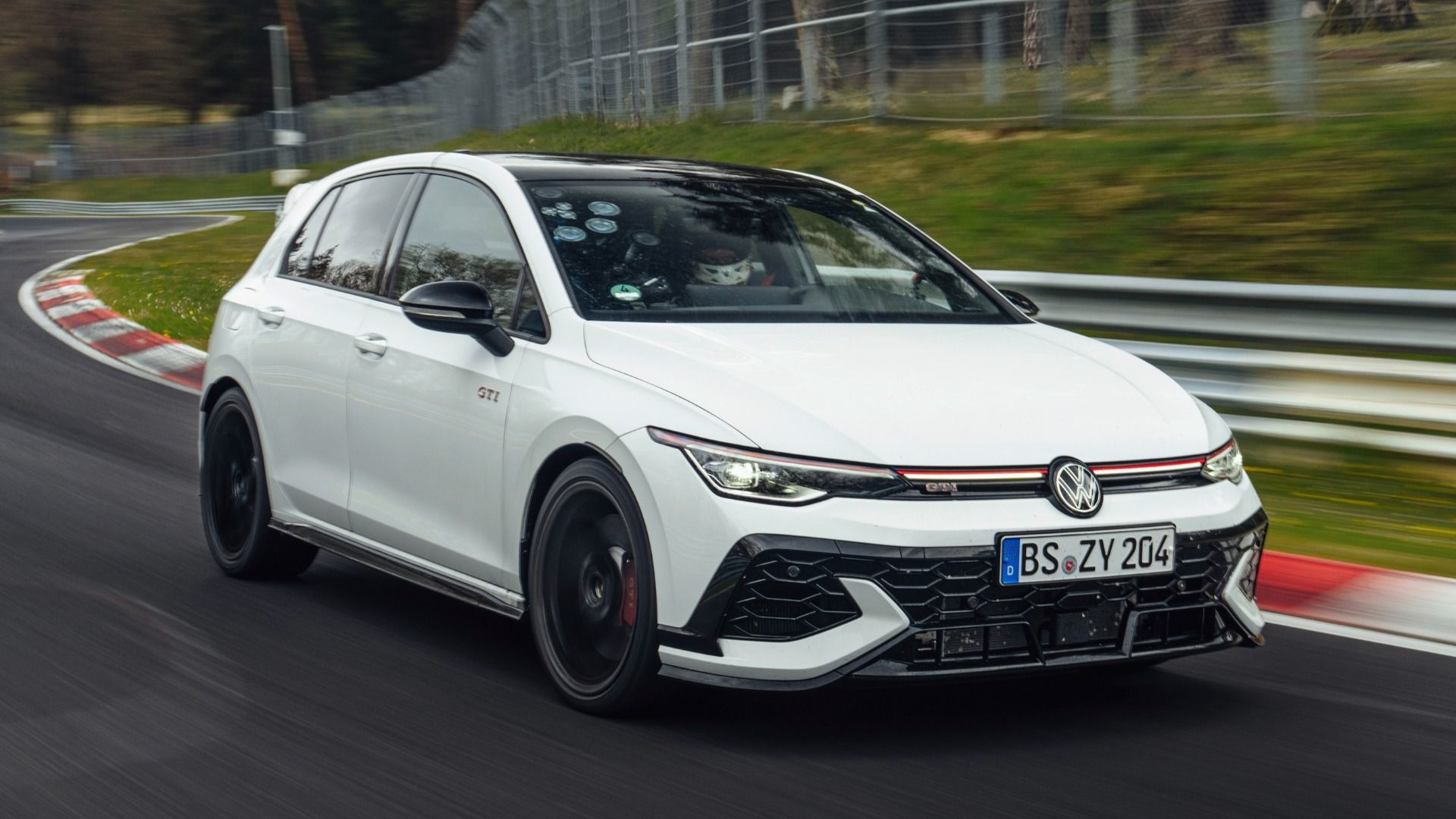 Golf GTI Edition 50은 Nurburgring에서 가장 빠른 VW입니다.