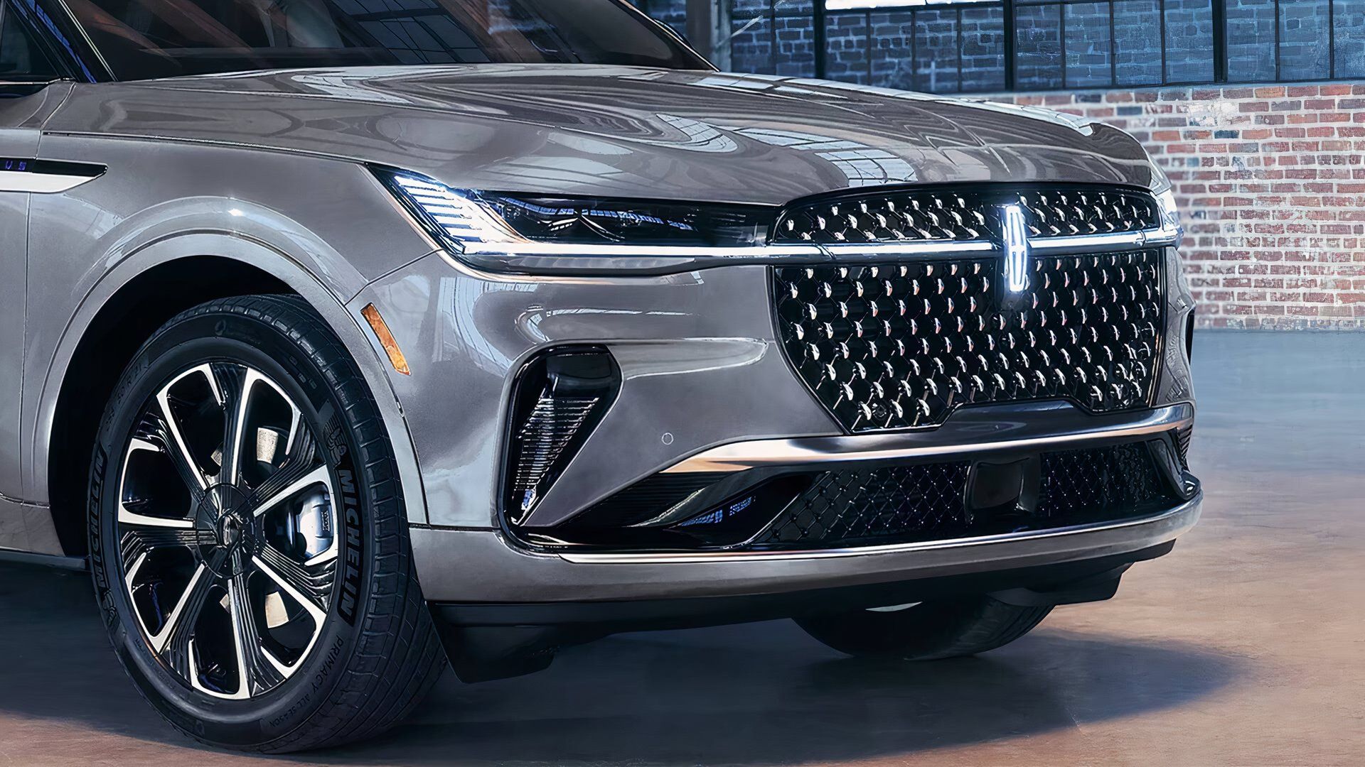 Ponad 66 000 SUV-ów Forda i Lincolna mogłoby zaskoczyć pieszych, co stanowi problem