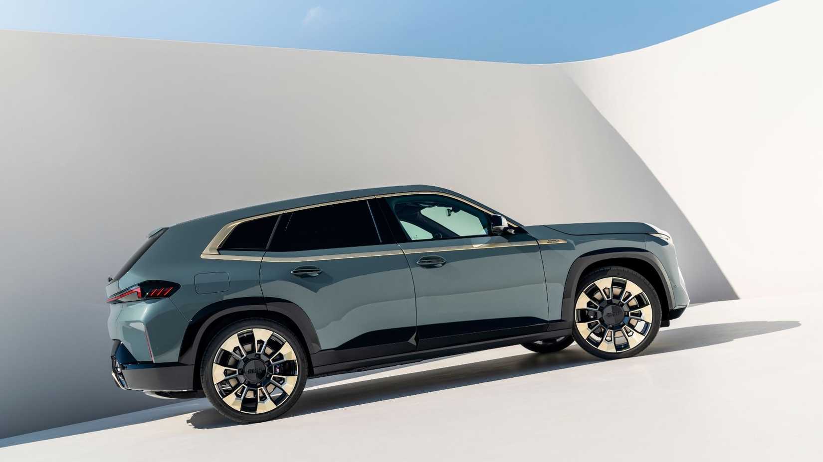 2025 BMW XM - side profile