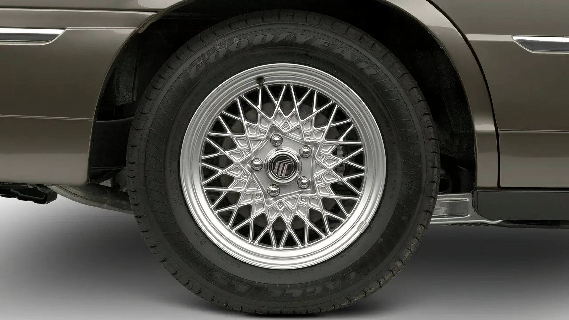 Ford zakończył erę sedanów z silnikami V8 flotowym zamówieniem zamiast hucznego pożegnania