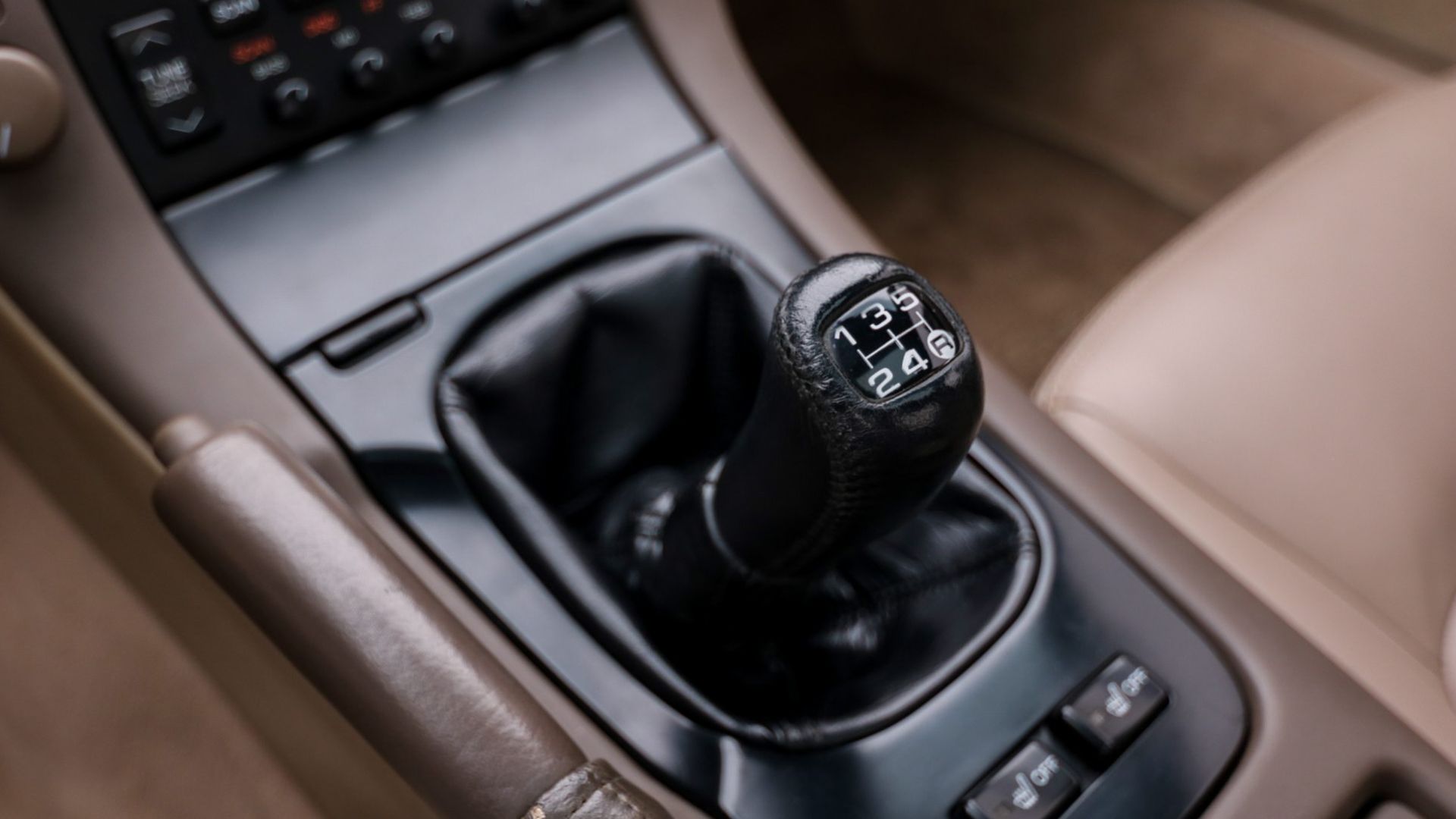 The First-Gen Lexus SC Was a Japanese Luxury Coupe With a European Soul