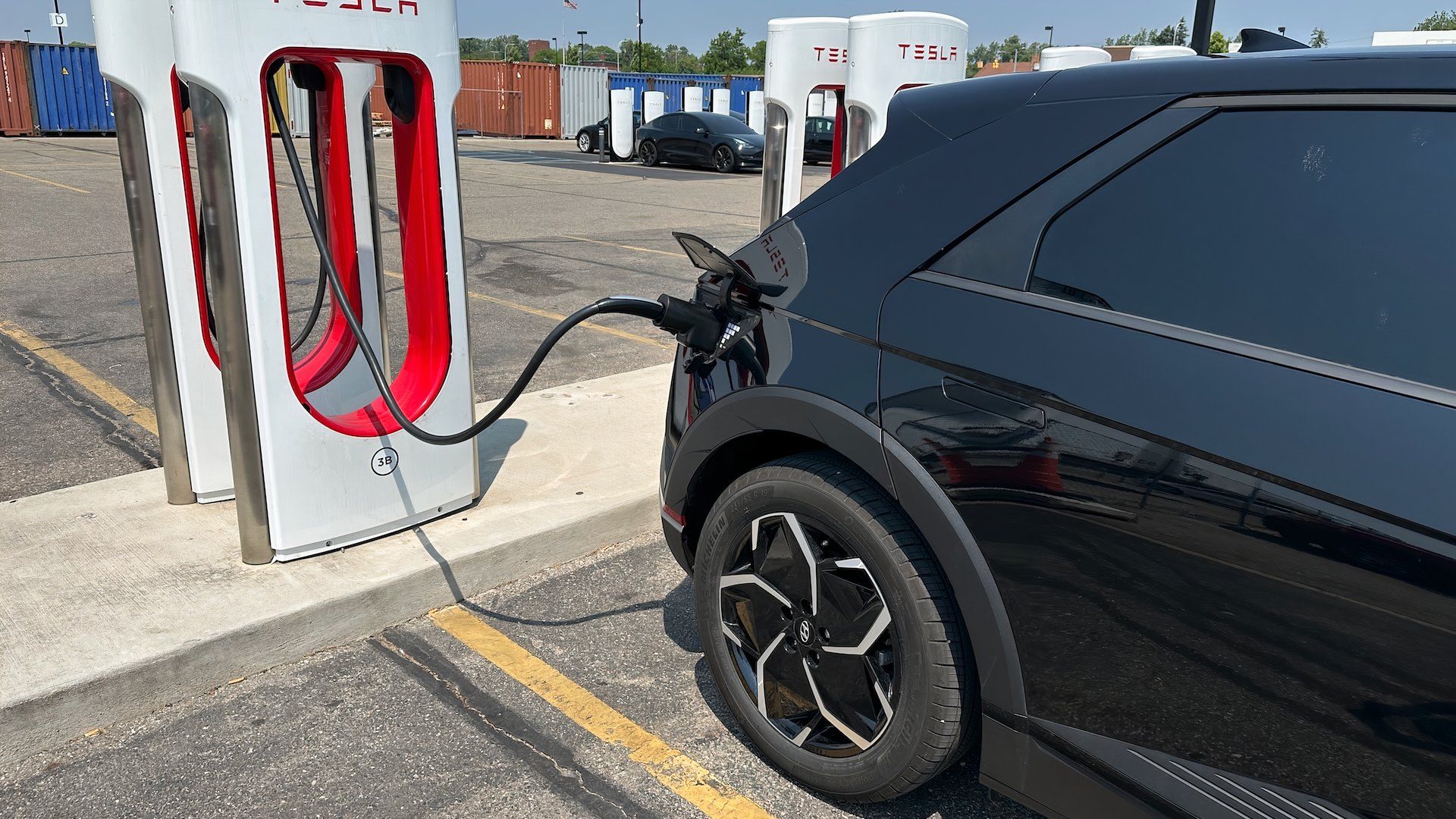 Hyundai-Tesla-NACS-Adapter-IMG_9400-1