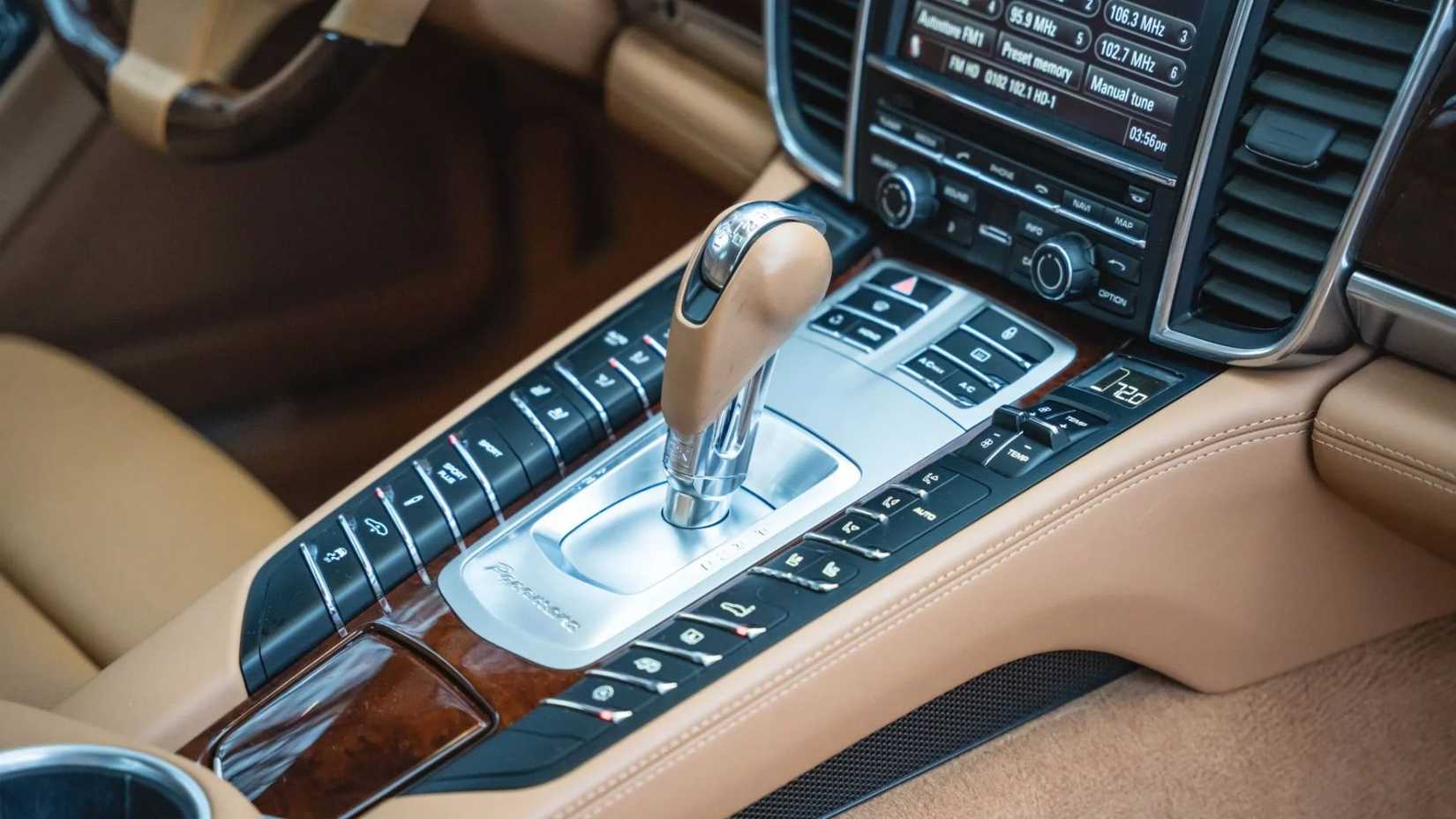 2012 Porsche Panamera Turbo S center console
