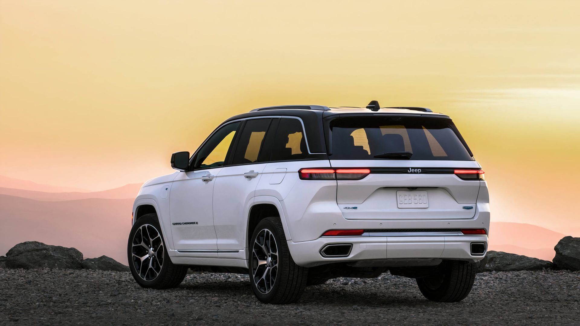 2025 Jeep Grand Cherokee 4xe Задний угол Вид