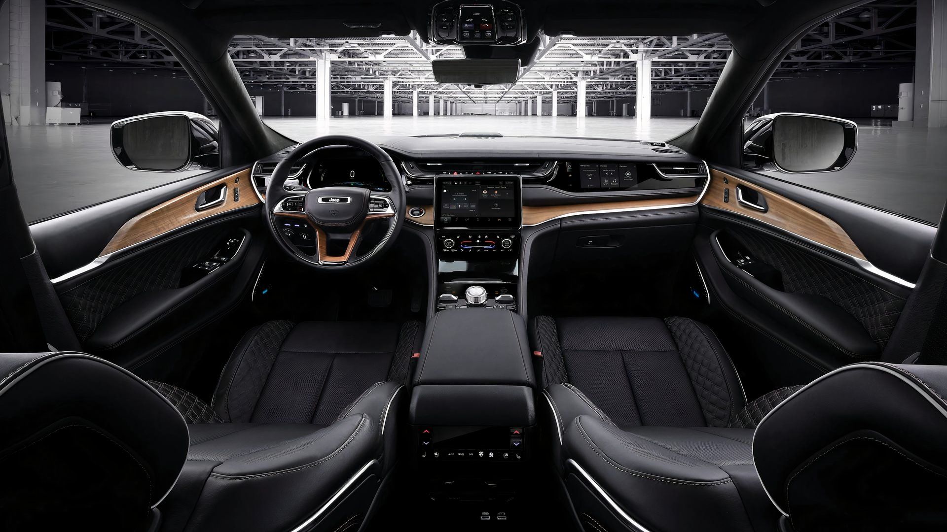 Панель приборов Jeep Grand Cherokee 4xe 2025 года