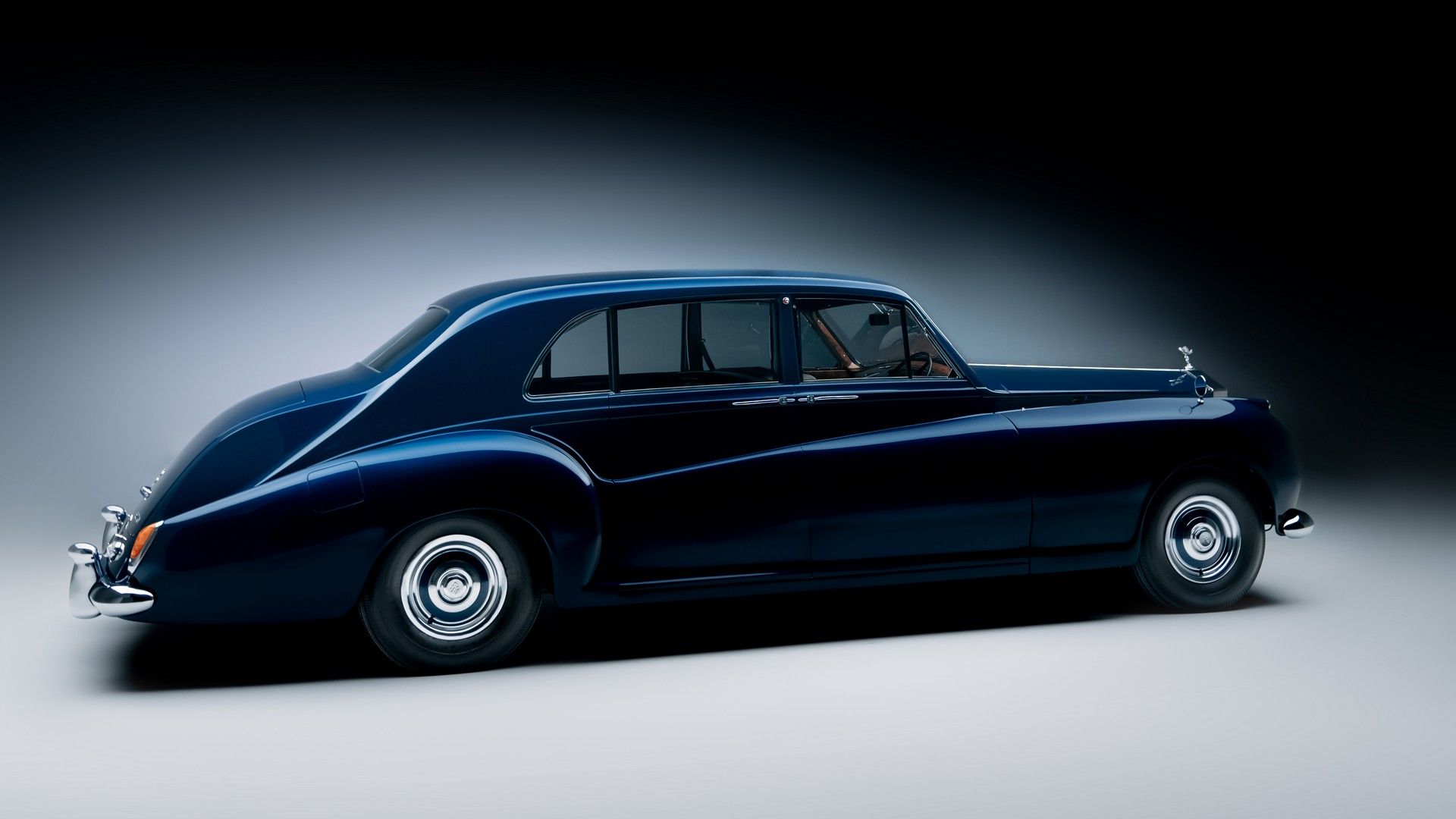 This Classic Rolls-Royce Phantom EV Restomod Laughs At Your Three-Row SUV