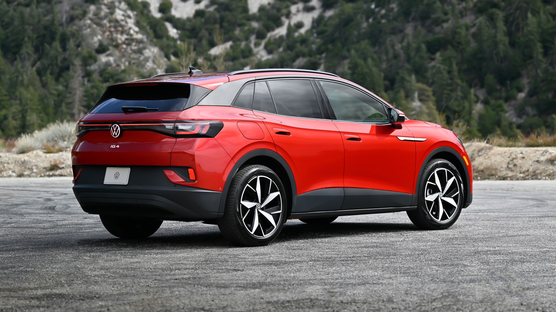Volkswagen ID.4 w cenie używanego auta to teraz prawdziwa okazja