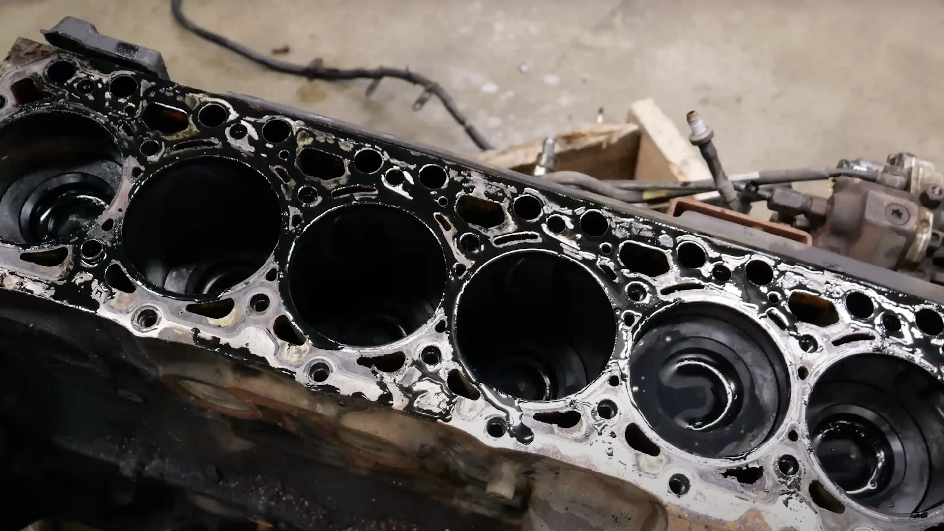 Ram 2500 Cummins 6.7-liter diesel engine teardown at 7.44.51 PM