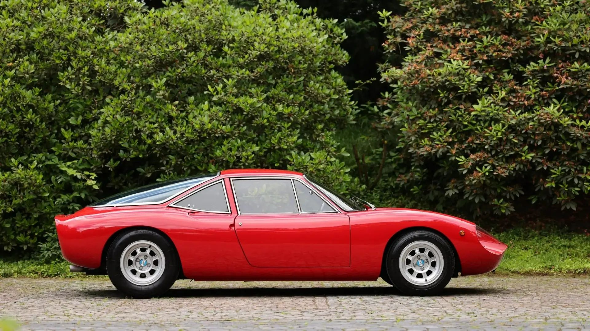 This Ford-Powered Italian Sports Car Is The Lightest Of Its Kind