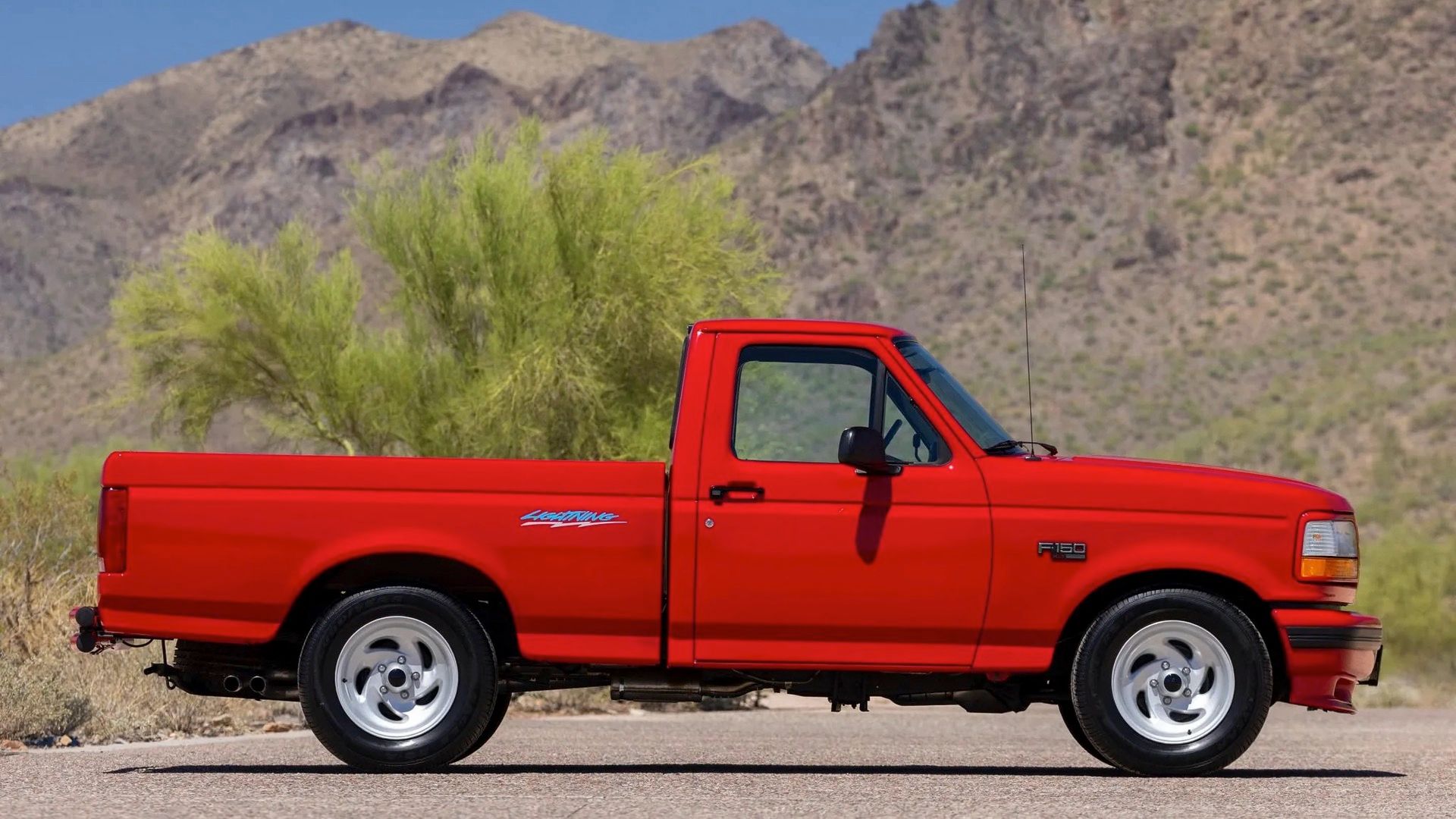 1993 Ford F-150 SVT Lightning With 150 Miles Heads To Auction