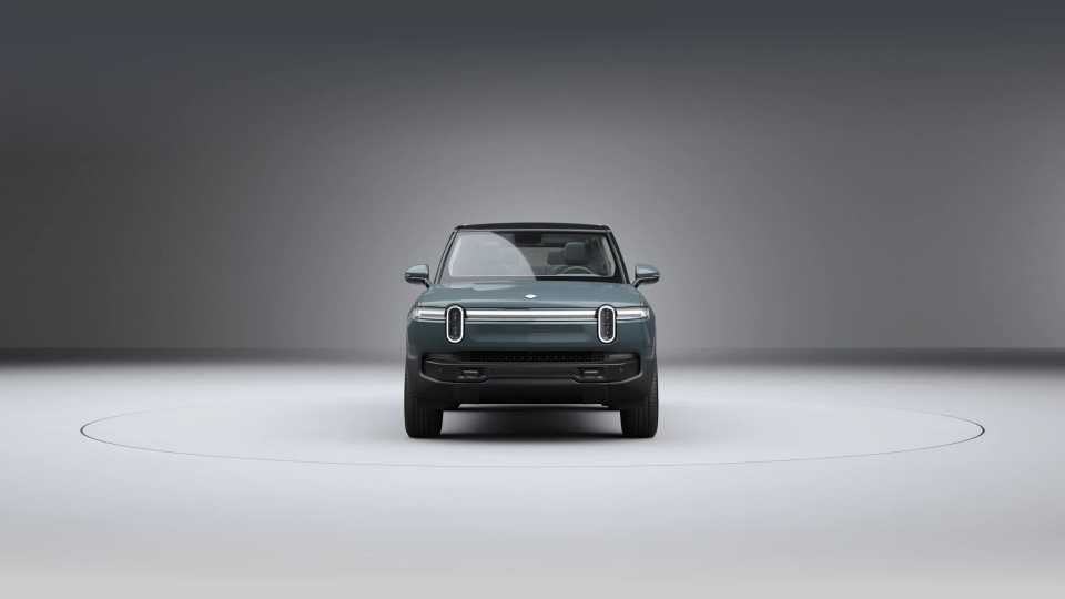 2025 Rivian R1S SUV Pricing, Photos & Specs