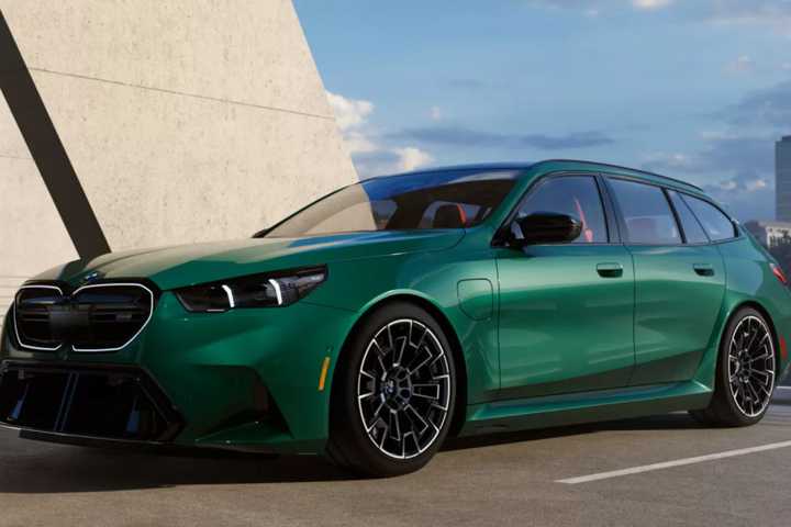 2025 - 2026 BMW M5 Touring front 3/4 parked