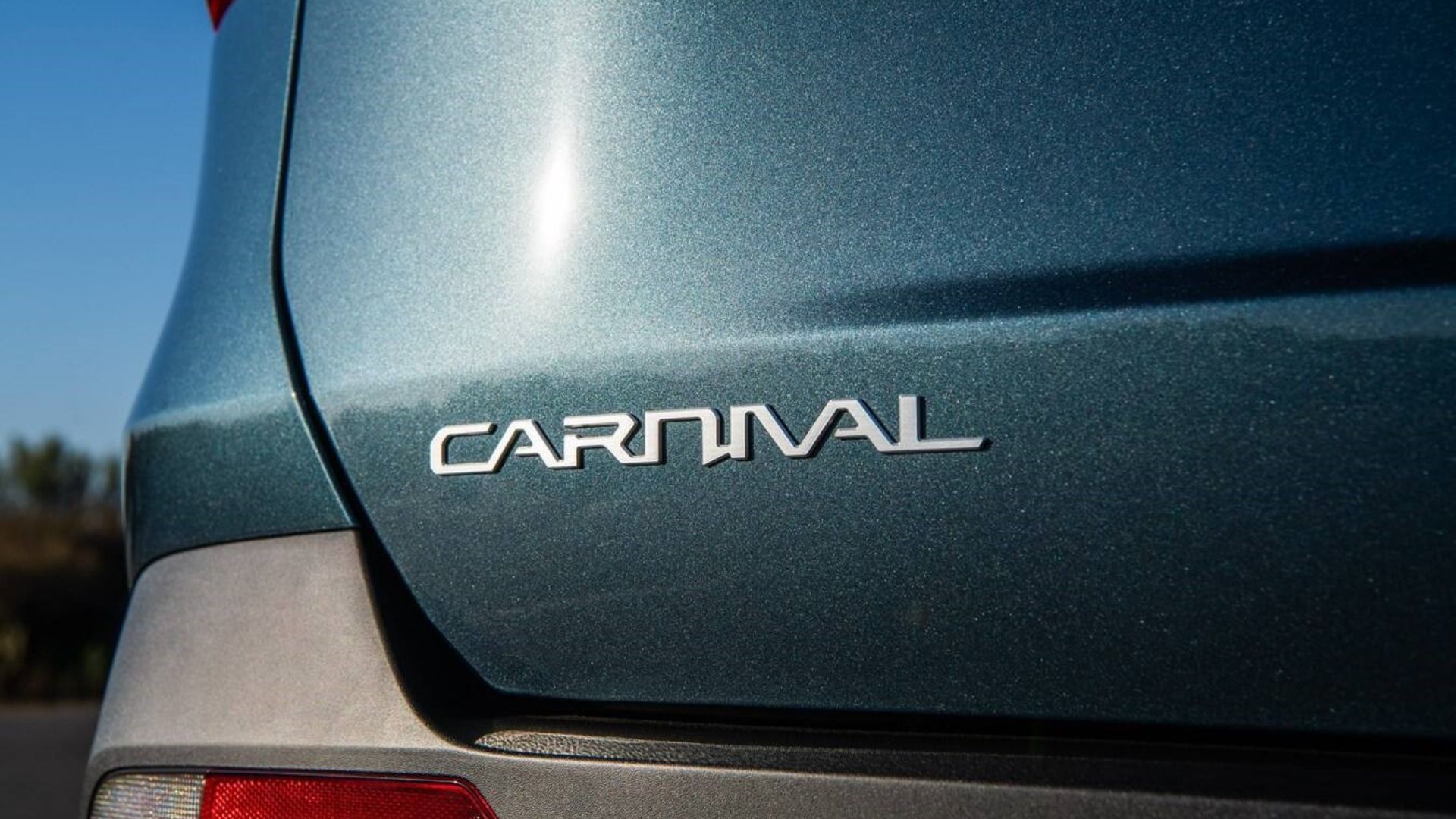 Wyjaśniamy wersje wyposażenia Kii Carnival: nie musisz wydawać 50 tys. dolarów, żeby mieć najlepszy model