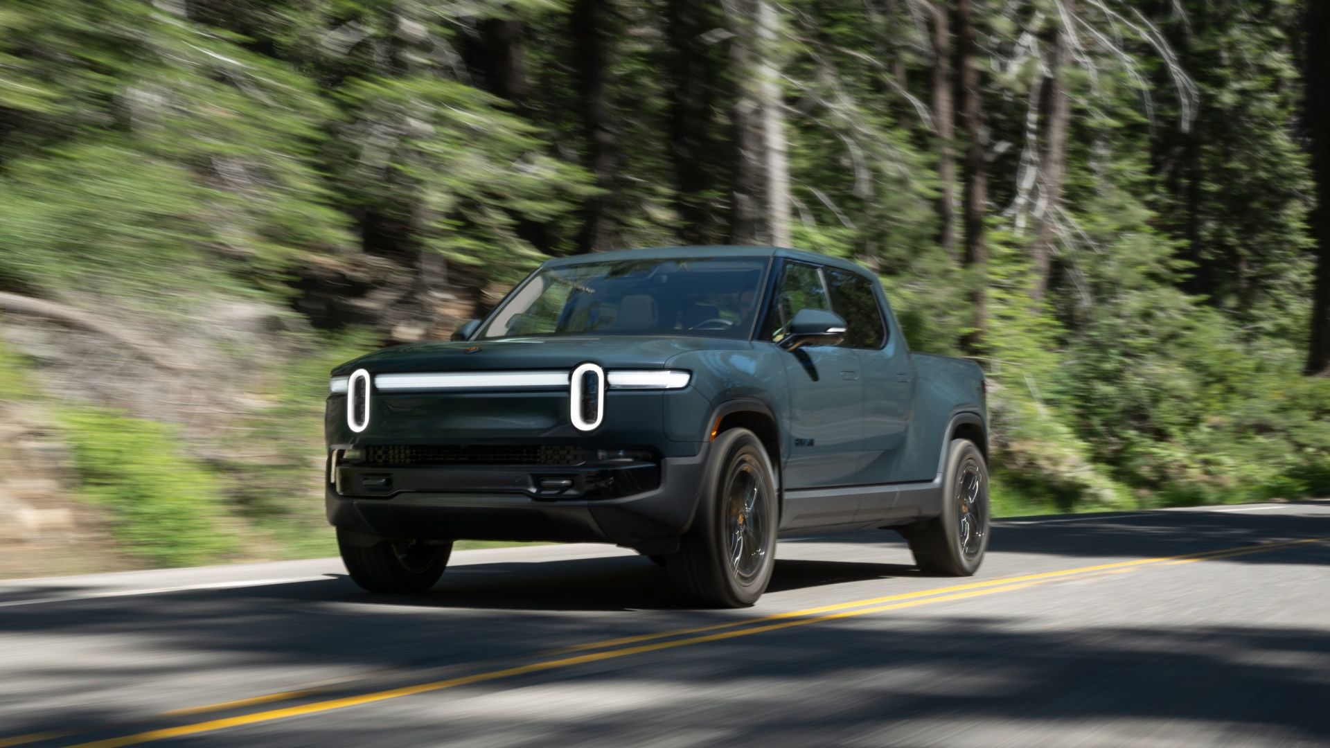 2026 Rivian R1T Quad Motor rolling