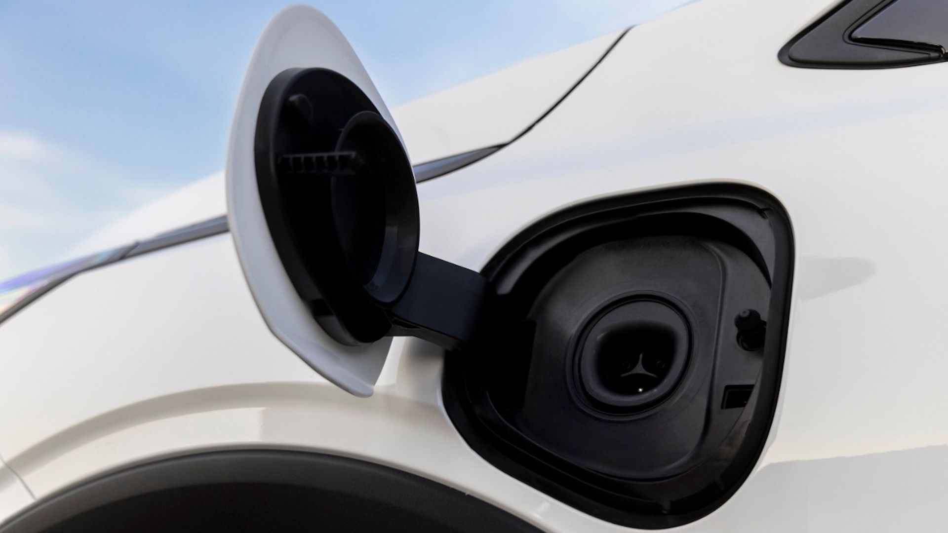 Car Charging Port Repair: Quick Fixes for Smooth Drives
