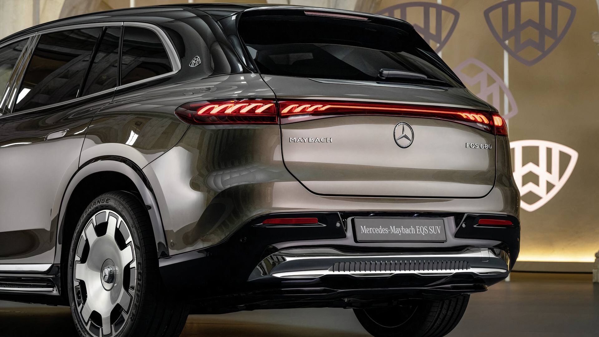 2026 Mercedes-Maybach EQS SUV Exterior Photos