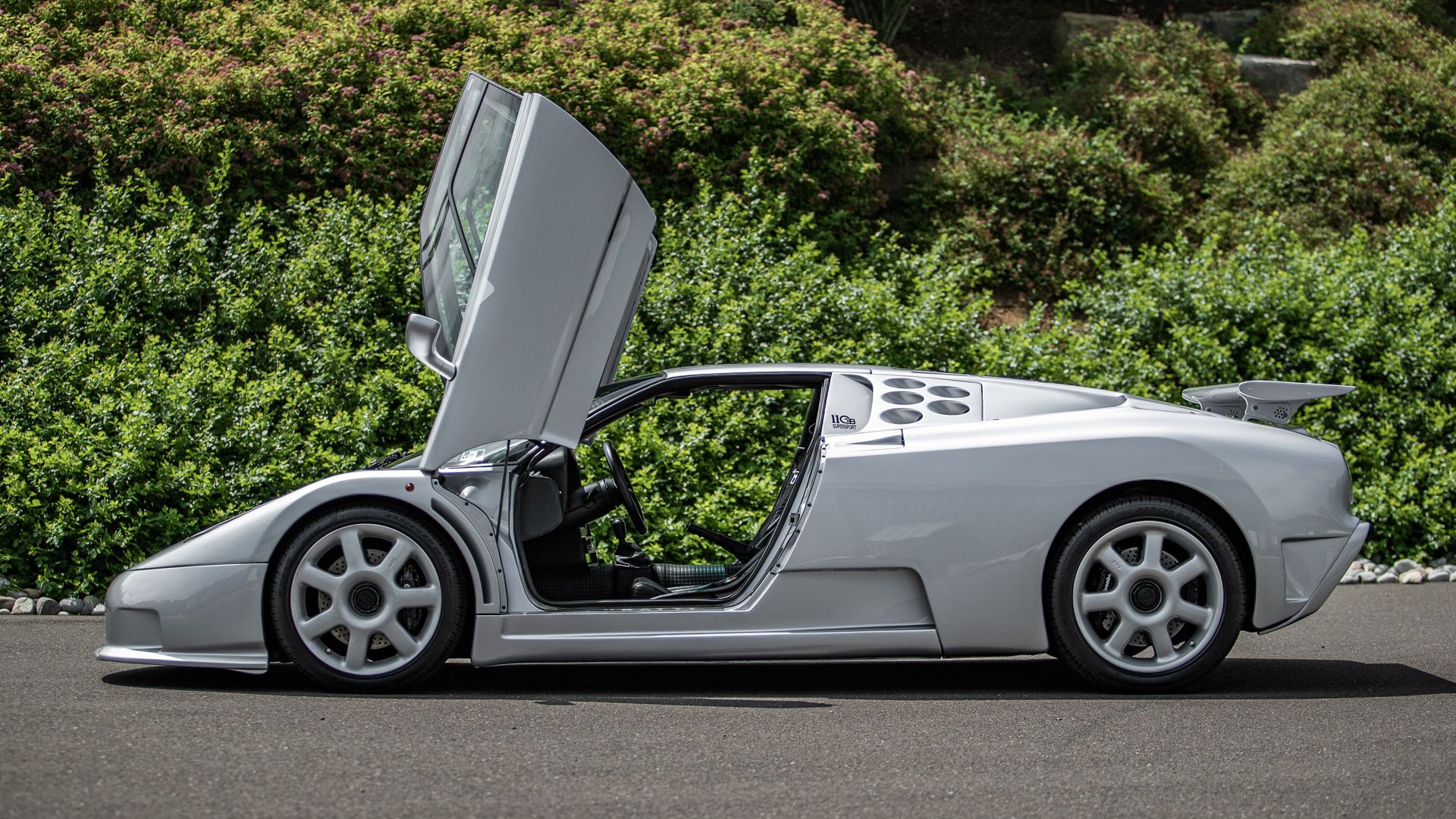 Five Classic Cars with Stunning Engine Bays | Automotive Art