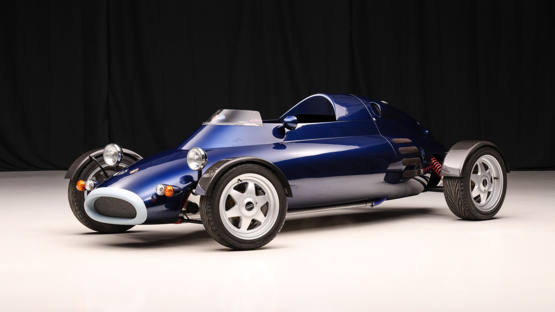 Check Out These 8 Cars Which You Drive From The Central Seat
