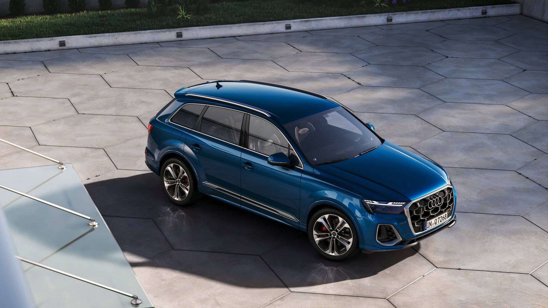 How To Score Full-Size Audi Q7 Luxury for Mid-Level SUV Prices Right Now