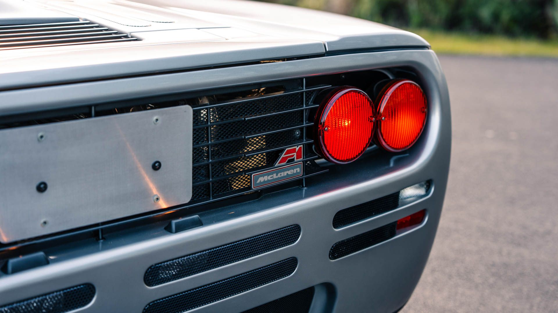 1% ceny, 100% prędkości: 9 aut tańszych od McLaren F1, które wyprzedzają go w sprincie