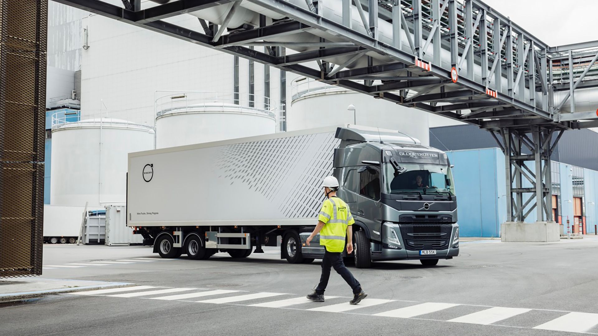 2018 Volvo FM side